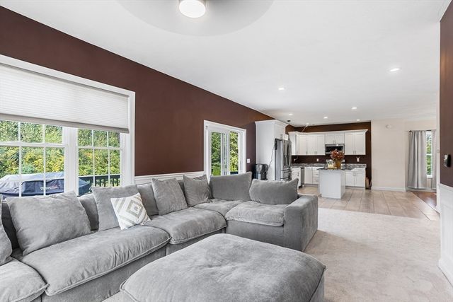 39 Hycrest Rd, Charlton, MA 01507