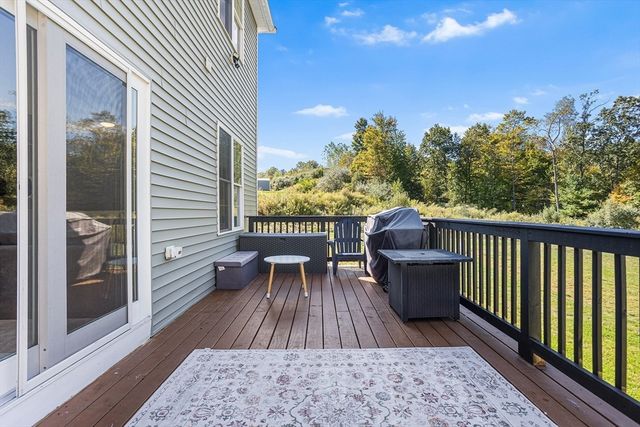 39 Hycrest Rd, Charlton, MA 01507