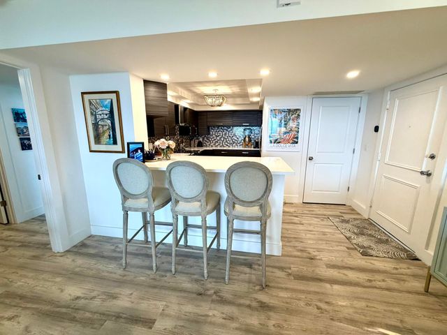 2000 Presidential Way 1403, West Palm Beach, FL 33401