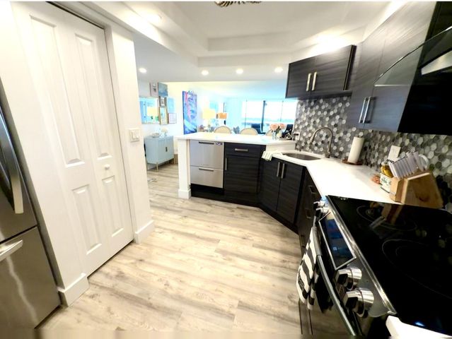 2000 Presidential Way 1403, West Palm Beach, FL 33401