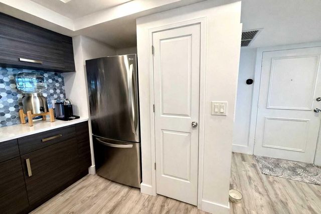 2000 Presidential Way 1403, West Palm Beach, FL 33401