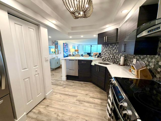 2000 Presidential Way 1403, West Palm Beach, FL 33401