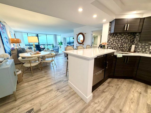 2000 Presidential Way 1403, West Palm Beach, FL 33401