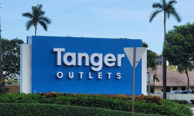 2000 Presidential Way 1403, West Palm Beach, FL 33401