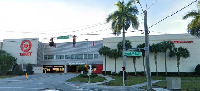 2000 Presidential Way 1403, West Palm Beach, FL 33401