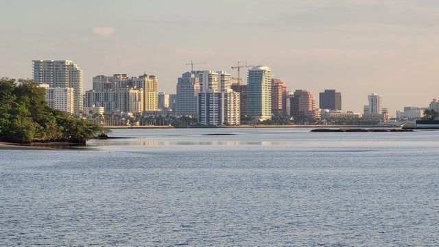 2000 Presidential Way 1403, West Palm Beach, FL 33401