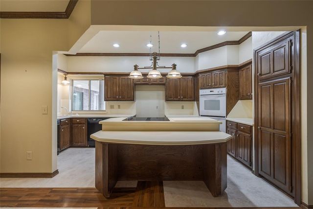 8204 Brownsville Lane, Bethany, OK 73008