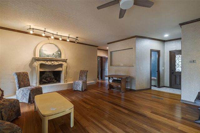 8204 Brownsville Lane, Bethany, OK 73008