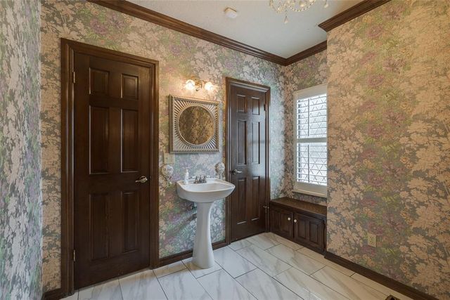 8204 Brownsville Lane, Bethany, OK 73008