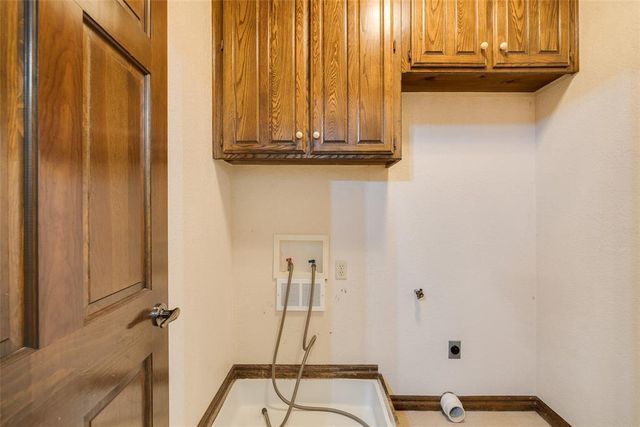 8204 Brownsville Lane, Bethany, OK 73008