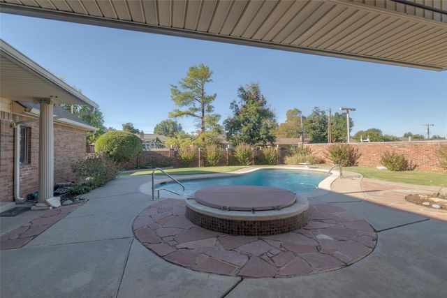 8204 Brownsville Lane, Bethany, OK 73008