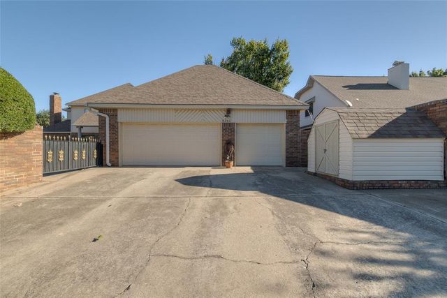 8204 Brownsville Lane, Bethany, OK 73008