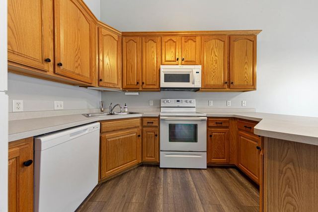 1465 S Trail Circle, Faribault, MN 55021