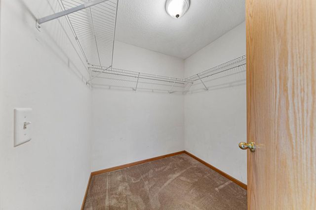 1465 S Trail Circle, Faribault, MN 55021