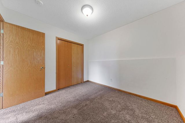 1465 S Trail Circle, Faribault, MN 55021