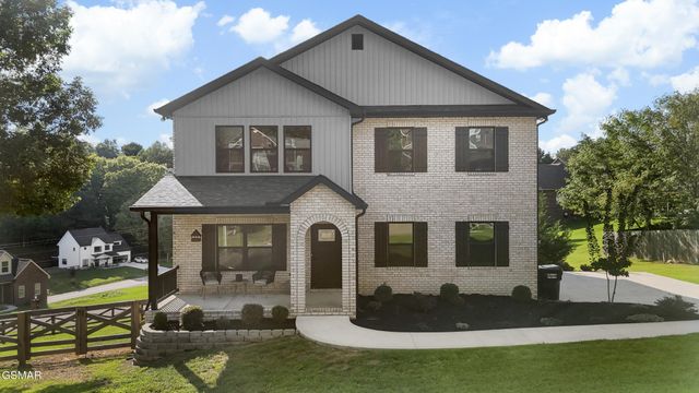 1007 Crown Ridge Lane, Powell, TN 37849