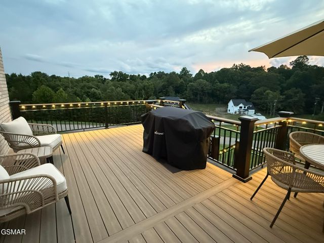 1007 Crown Ridge Lane, Powell, TN 37849