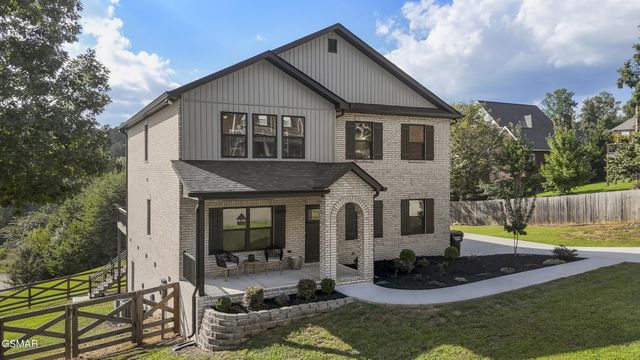 1007 Crown Ridge Lane, Powell, TN 37849