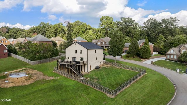 1007 Crown Ridge Lane, Powell, TN 37849