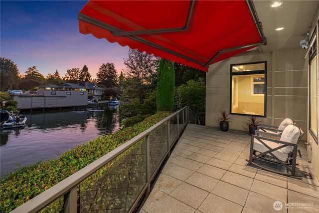 2 Crescent Key SE, Bellevue, WA 98006