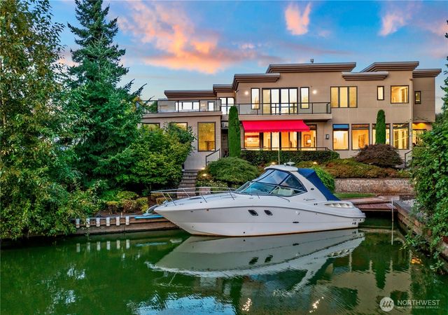 2 Crescent Key SE, Bellevue, WA 98006