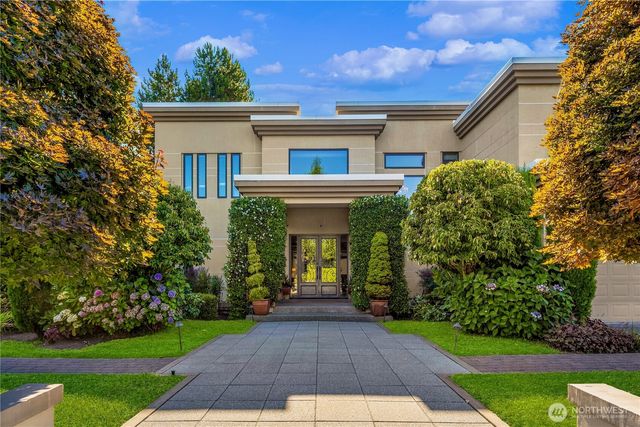 2 Crescent Key SE, Bellevue, WA 98006