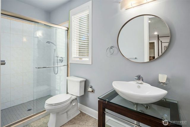 2 Crescent Key SE, Bellevue, WA 98006