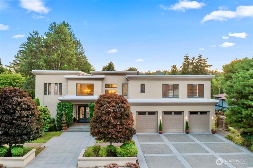 2 Crescent Key SE, Bellevue, WA 98006