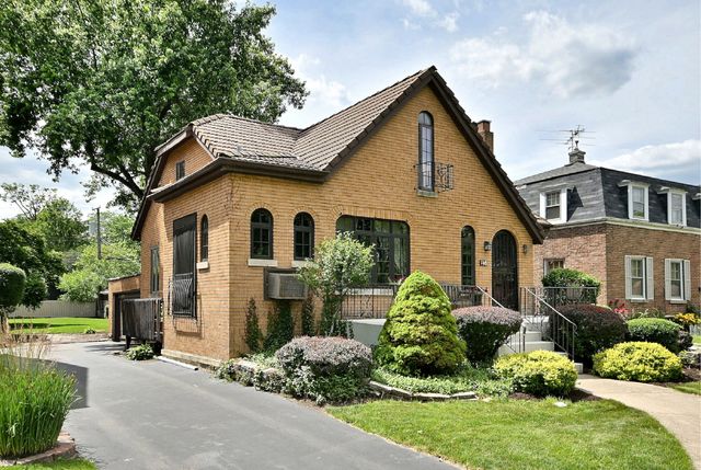 146 S Poplar Avenue, Elmhurst, IL 60126