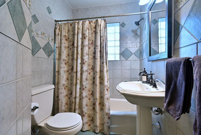 146 S Poplar Avenue, Elmhurst, IL 60126