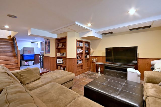 146 S Poplar Avenue, Elmhurst, IL 60126