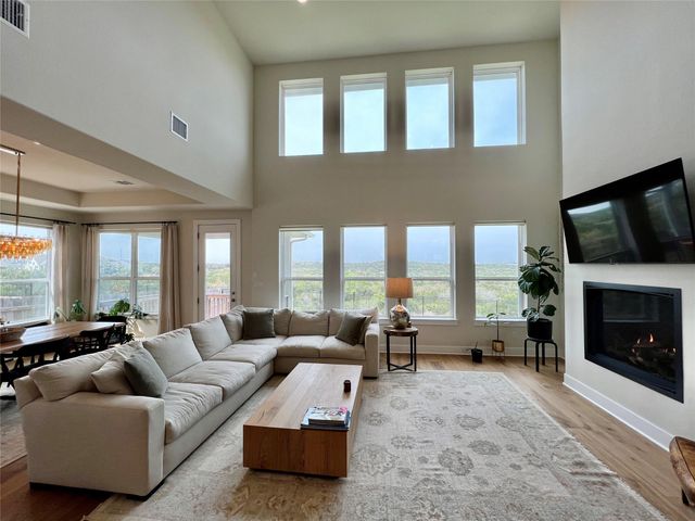 1629 Hazy Hills LOOP, Dripping Springs, TX 78620