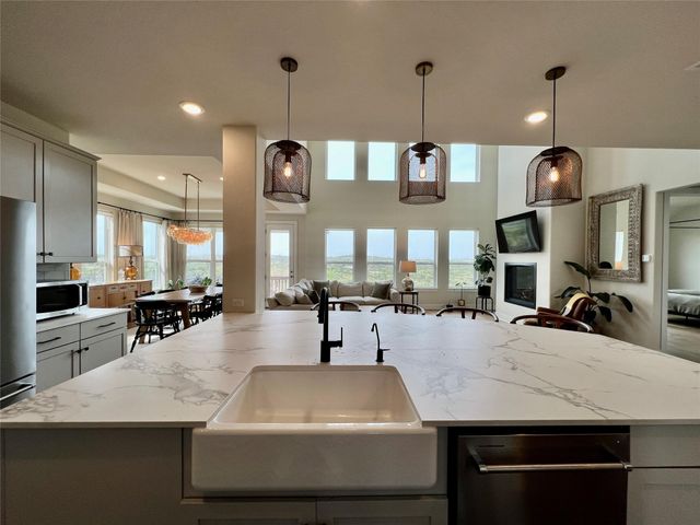 1629 Hazy Hills LOOP, Dripping Springs, TX 78620