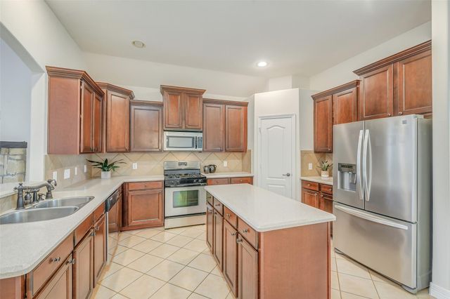28622 Lockeridge Springs Drive, Spring, TX 77386