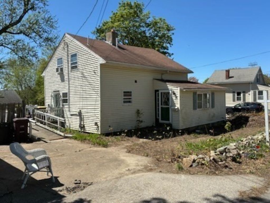 96 Manzanetta Ave, Weymouth, MA 02188