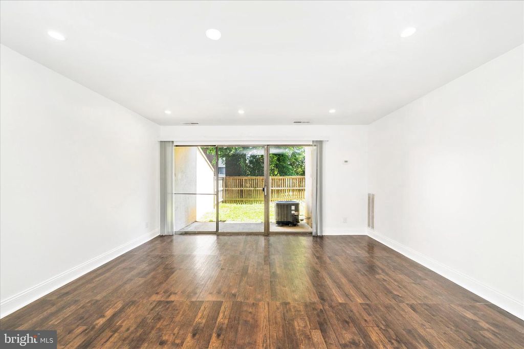 Image 10 of property listing at 10125 PRINCE PL #103-11B, Upper Marlboro, MD 20774