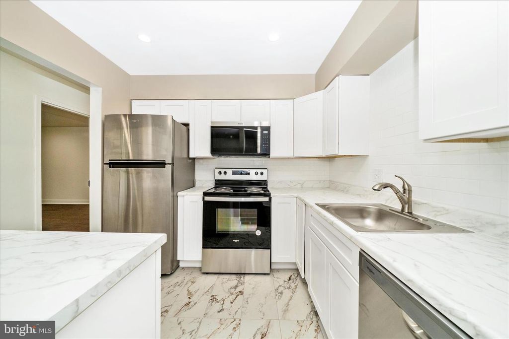 Image 19 of property listing at 10125 PRINCE PL #103-11B, Upper Marlboro, MD 20774
