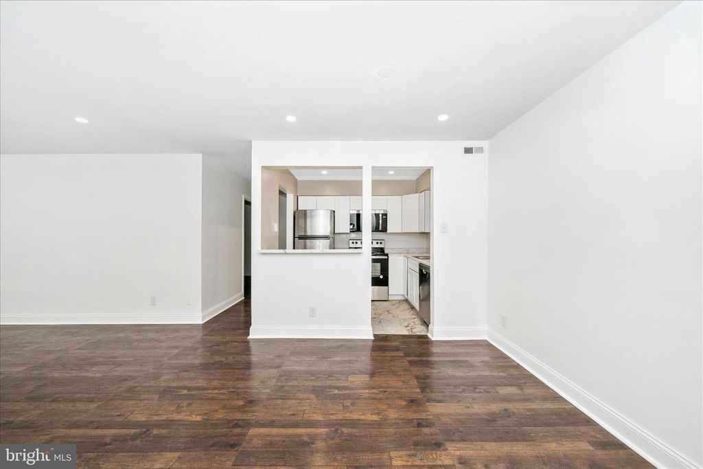 Image 20 of property listing at 10125 PRINCE PL #103-11B, Upper Marlboro, MD 20774
