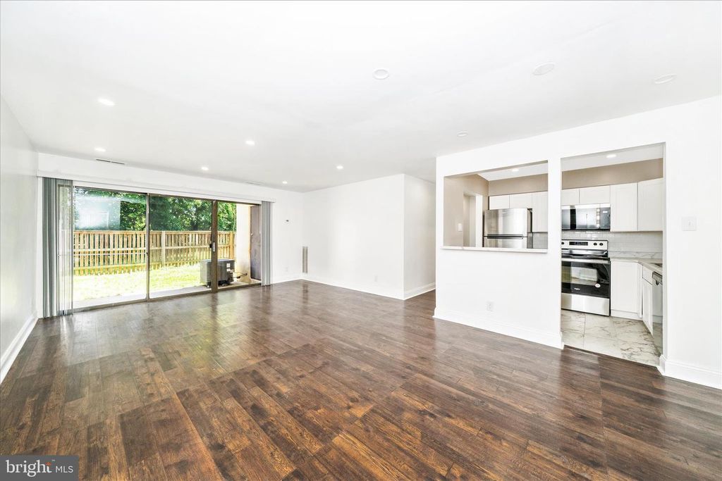 Image 3 of property listing at 10125 PRINCE PL #103-11B, Upper Marlboro, MD 20774