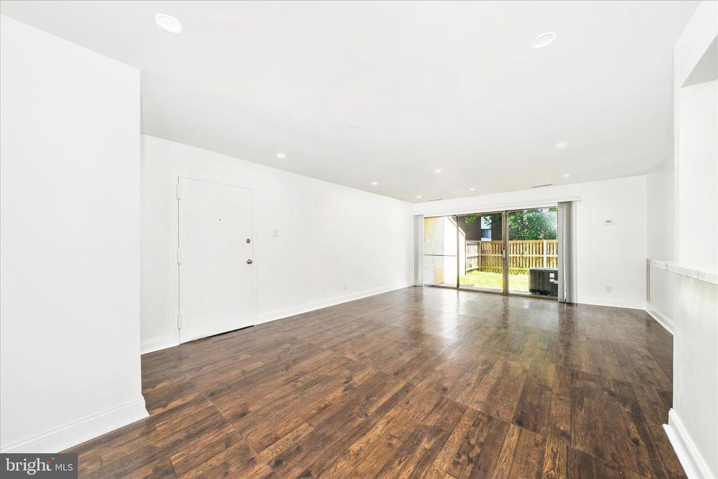 Image 4 of property listing at 10125 PRINCE PL #103-11B, Upper Marlboro, MD 20774