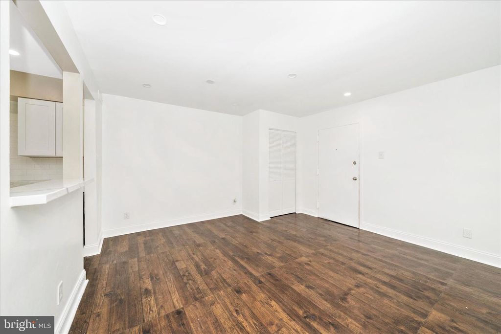 Image 5 of property listing at 10125 PRINCE PL #103-11B, Upper Marlboro, MD 20774