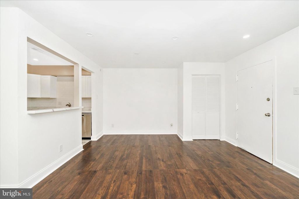 Image 7 of property listing at 10125 PRINCE PL #103-11B, Upper Marlboro, MD 20774