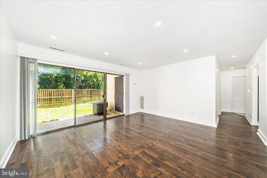 Image 8 of property listing at 10125 PRINCE PL #103-11B, Upper Marlboro, MD 20774