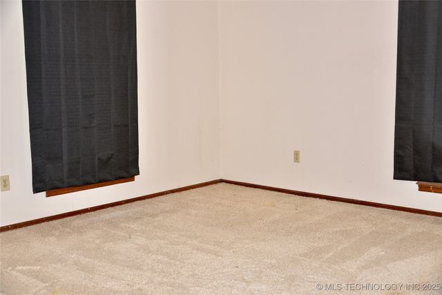 27855 S 170 Road, Henryetta, OK 74437