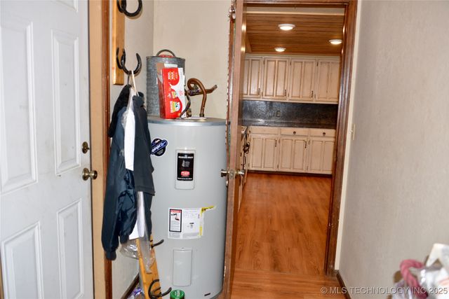 27855 S 170 Road, Henryetta, OK 74437