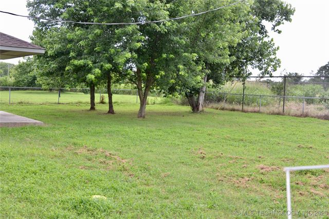27855 S 170 Road, Henryetta, OK 74437