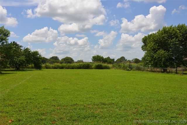 27855 S 170 Road, Henryetta, OK 74437