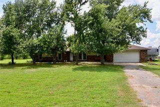 27855 S 170 Road, Henryetta, OK 74437