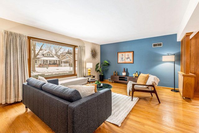 174 W Saveland AVENUE, Milwaukee, WI 53207