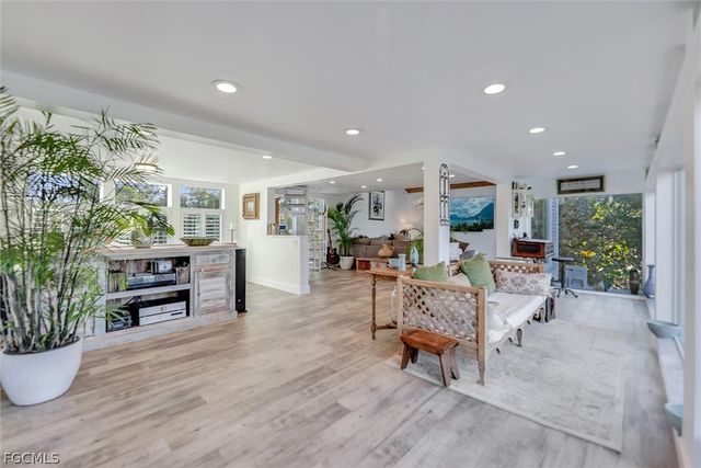 1450 Royal Poinciana DR, Sanibel, FL 33957